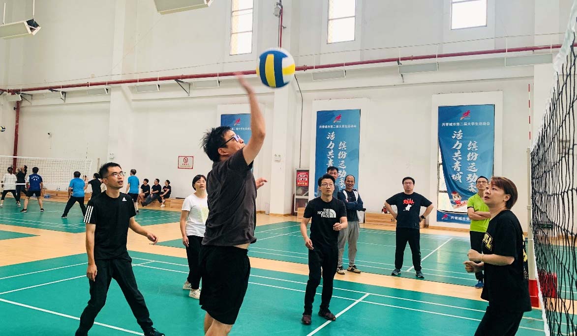 学院举行2023年教职工气排球比赛